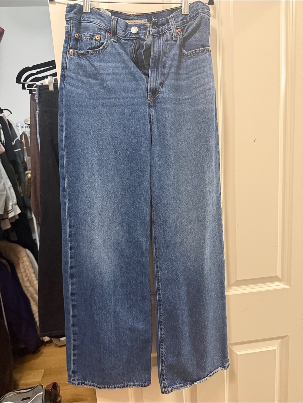 Levi's Wide-Leg Jeans in Medium Blue Wash